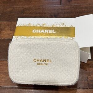 New Chanel Beauty pouch + box